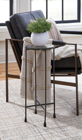 Orleans Furniture - Ashley Furniture - Newgoren Accent Table - Accent Table / Clear/Black - A4000631