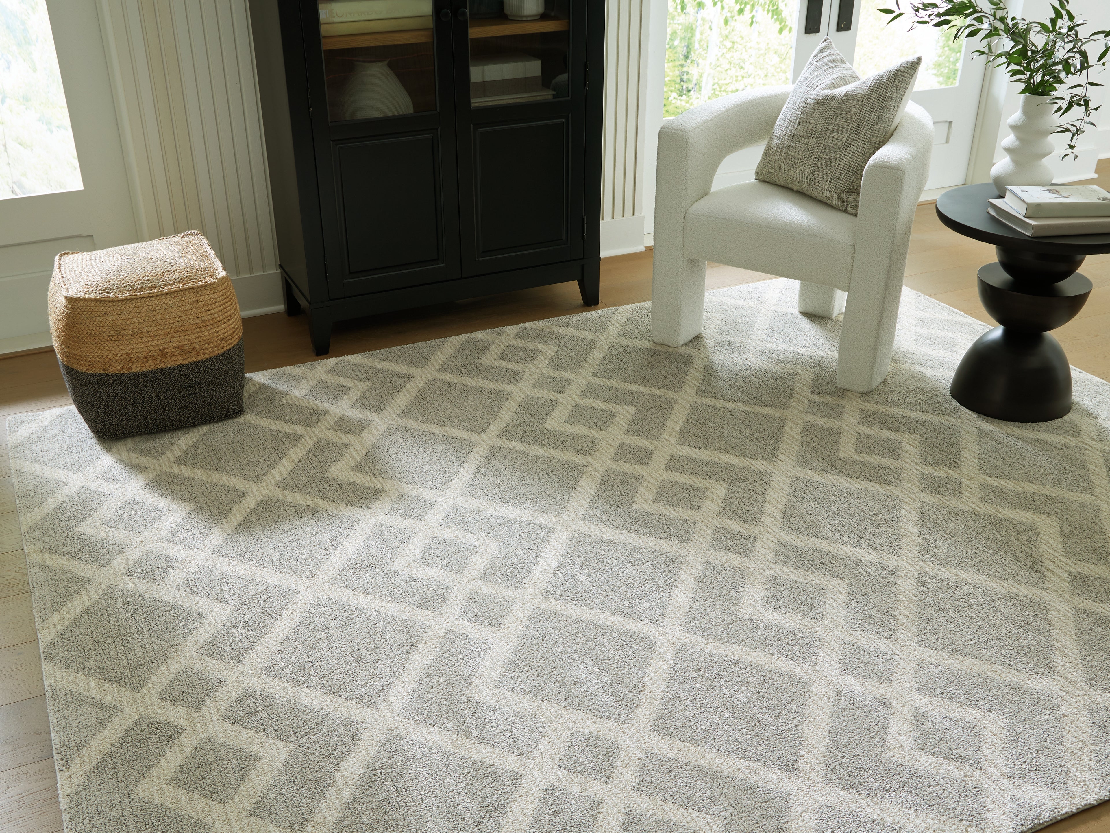 Orleans Furniture - Ashley Furniture - Unawick Rug - Large Rug / Gray/Ivory - R407331
