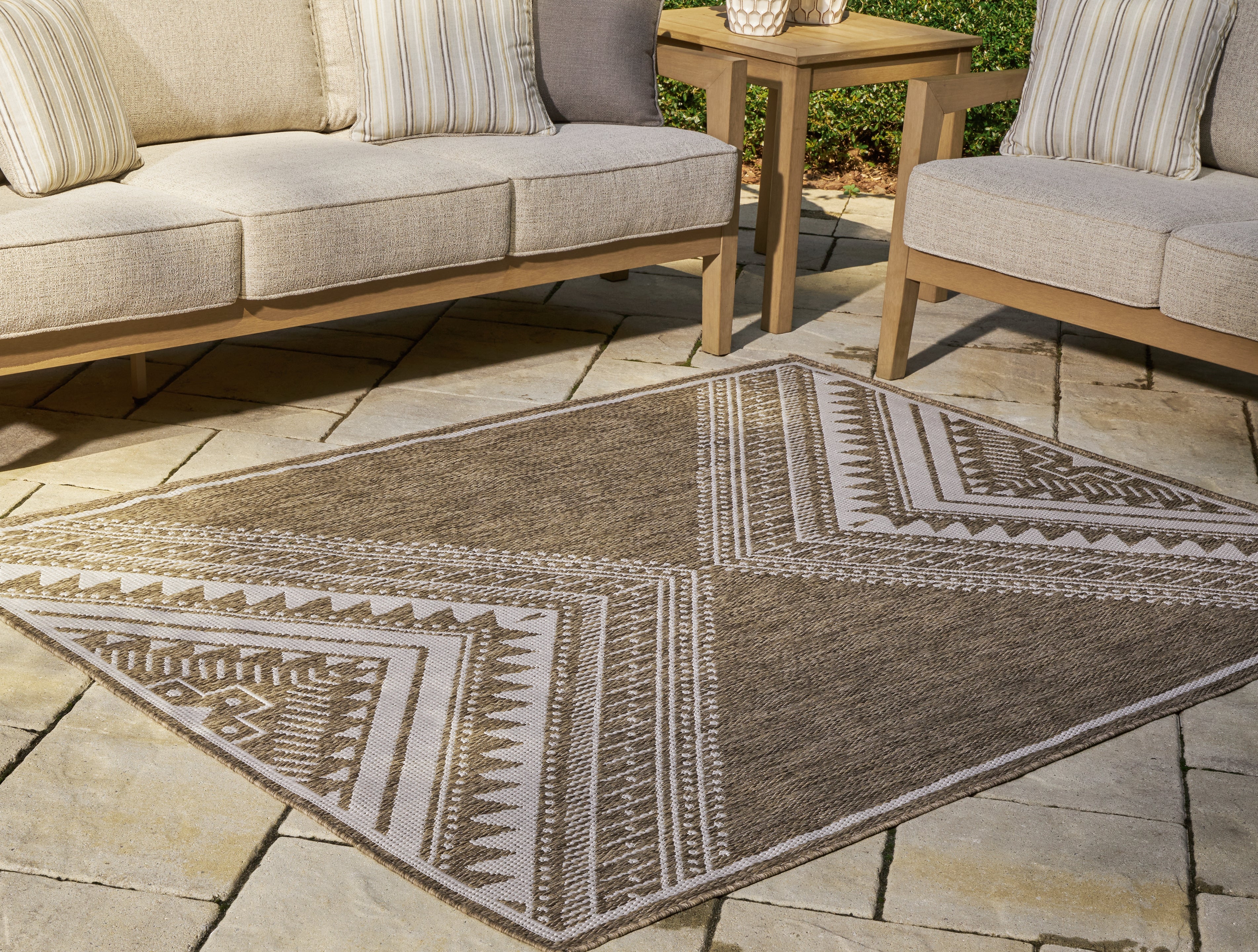 Orleans Furniture - Ashley Furniture - Dunsler Rug - 5' x 7' Rug / Brown/Cream - R900012