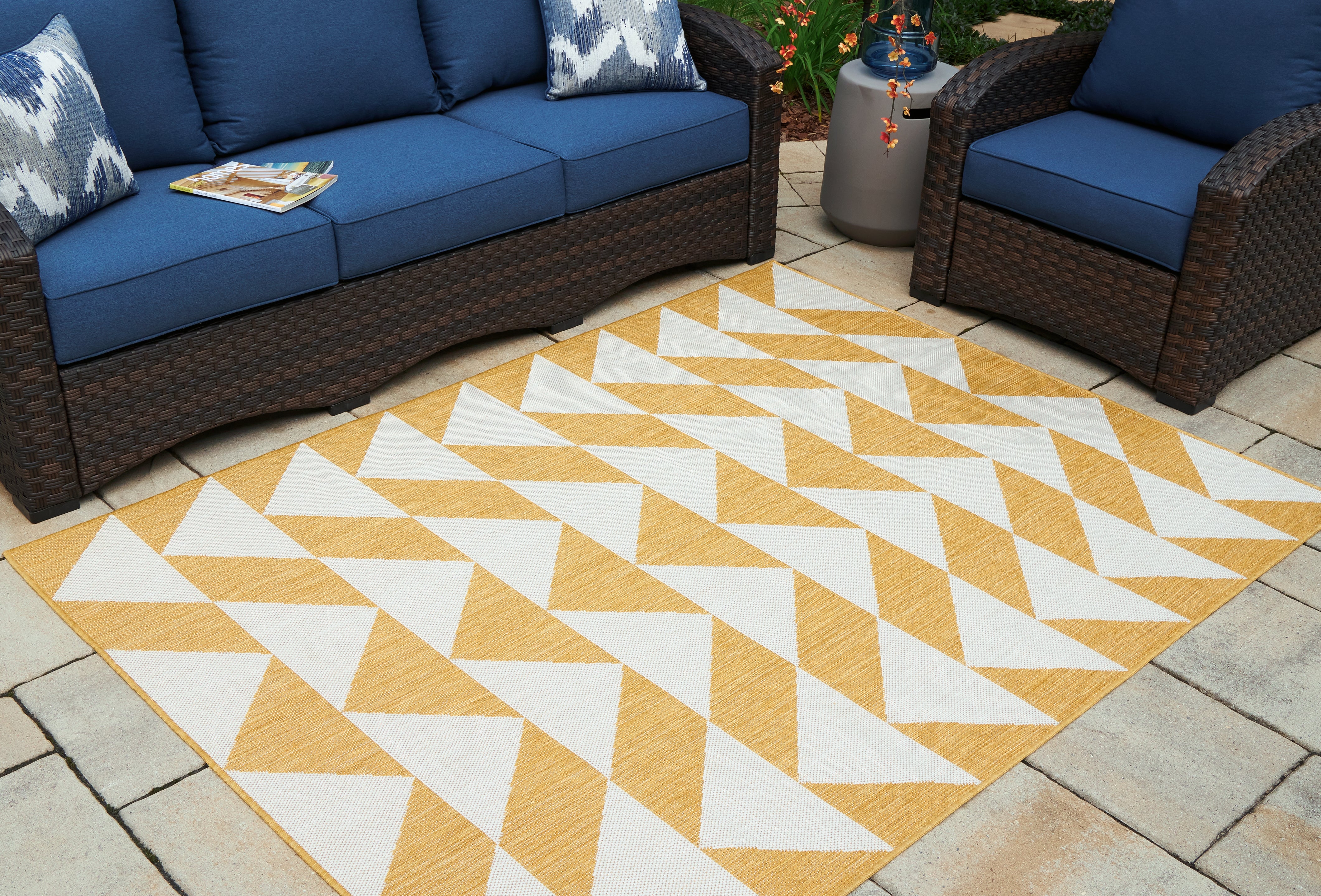 Orleans Furniture - Ashley Furniture - Thomley Rug - 5' x 7' Rug / Ivory/Yellow - R900062