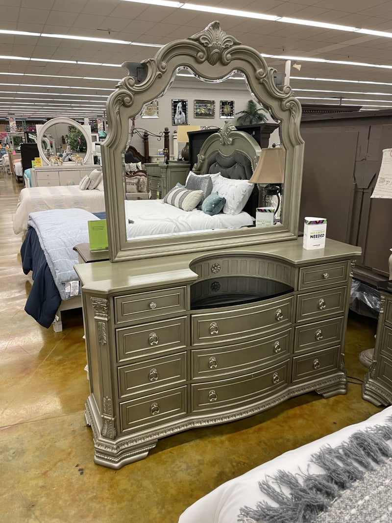 Load image into Gallery viewer, Riga Bed with Dresser Mirror and Nightstand
