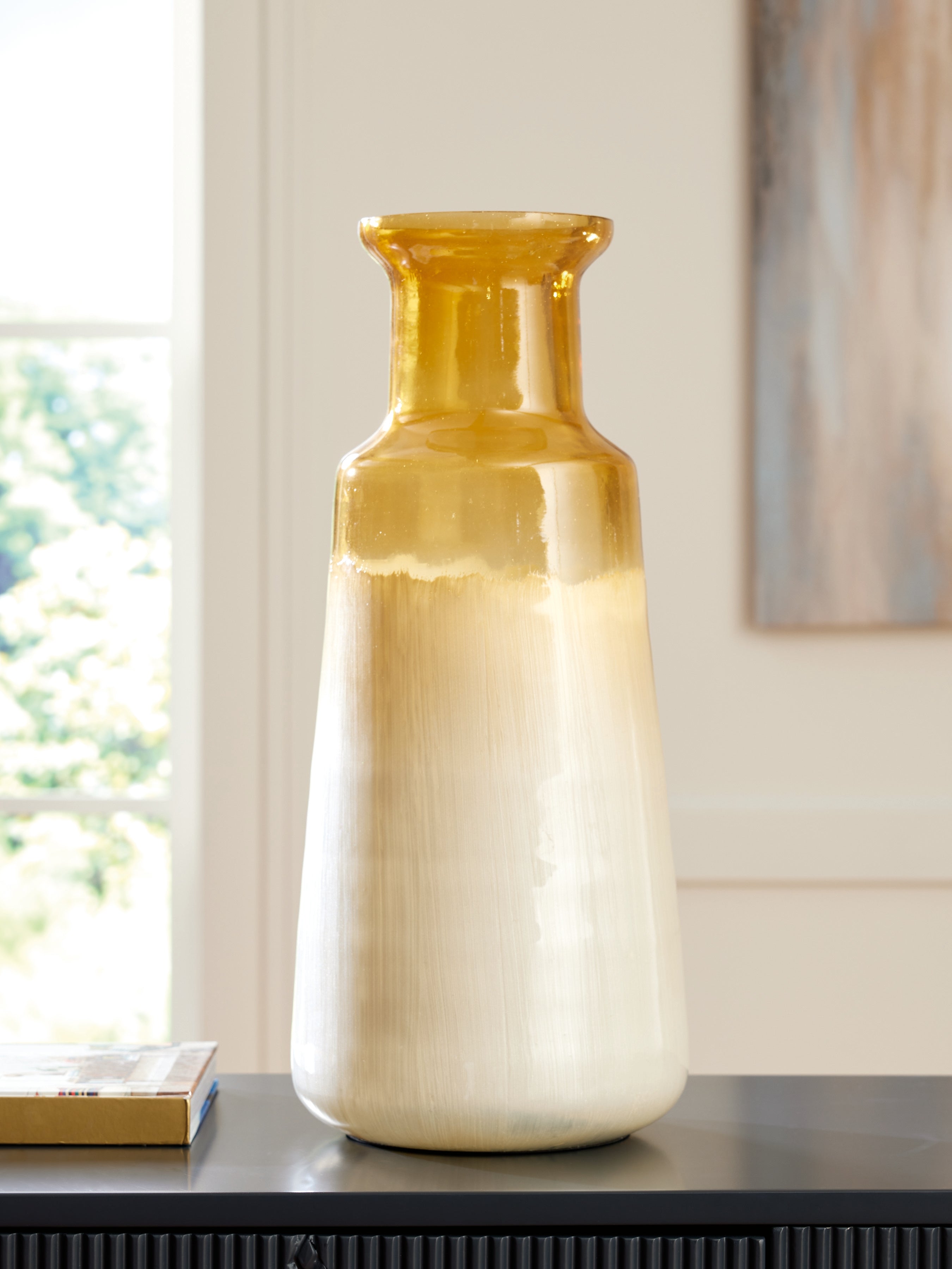 Orleans Furniture - Ashley Furniture - Wynburg Vase - Vase / White/Amber - A2000723