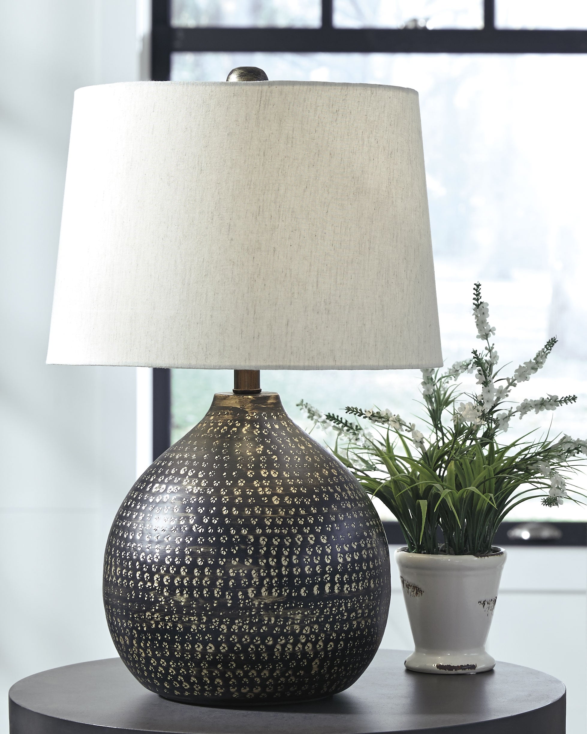 Orleans Furniture - Ashley Furniture - Maire Lighting - Table Lamp (Set of 2) / Black/Gold Finish - L207294X2