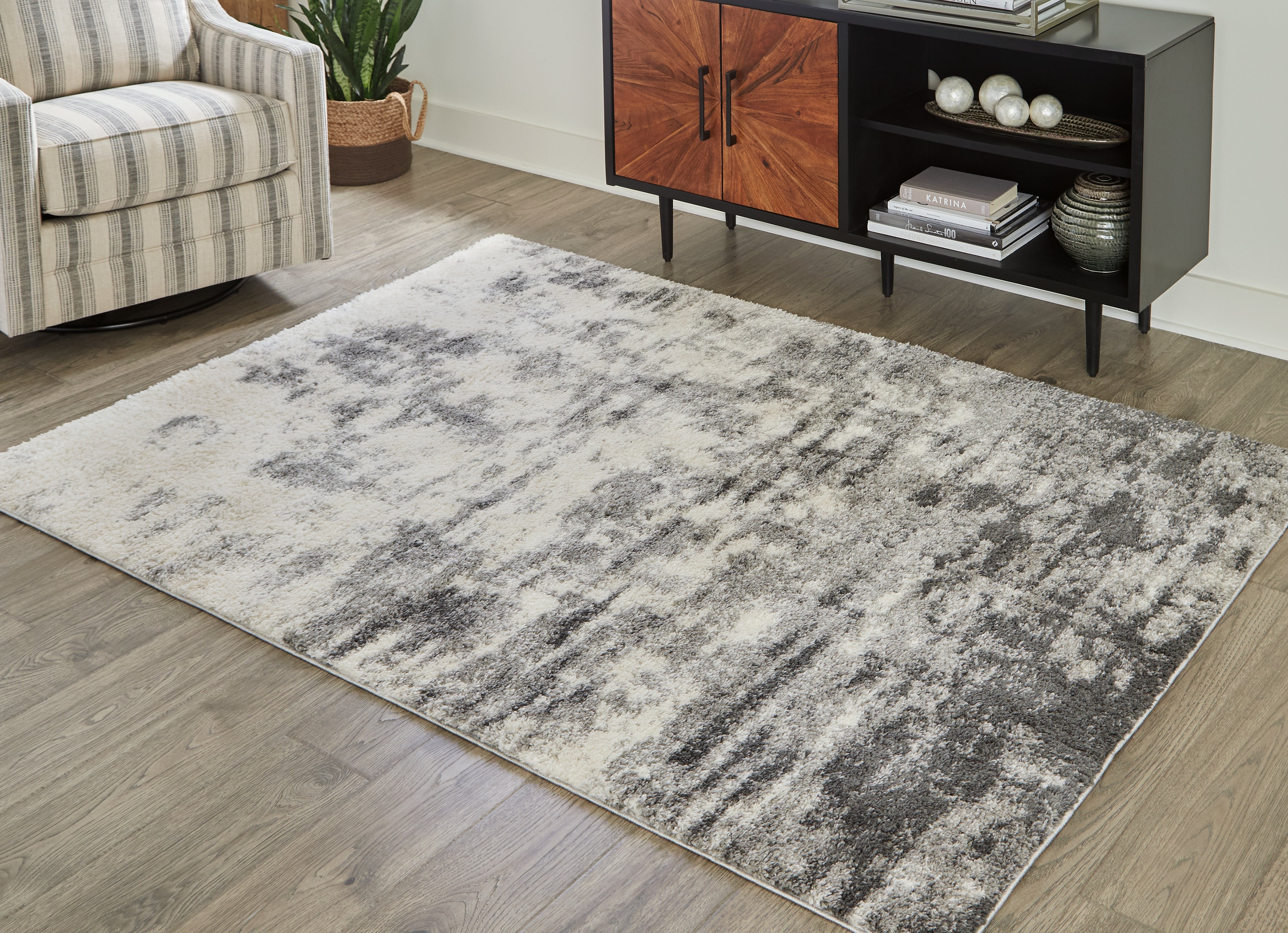 Orleans Furniture - Ashley Furniture - Gerdie Rug - 5'3" x 7'3" Rug / Cream/Gray - R404992