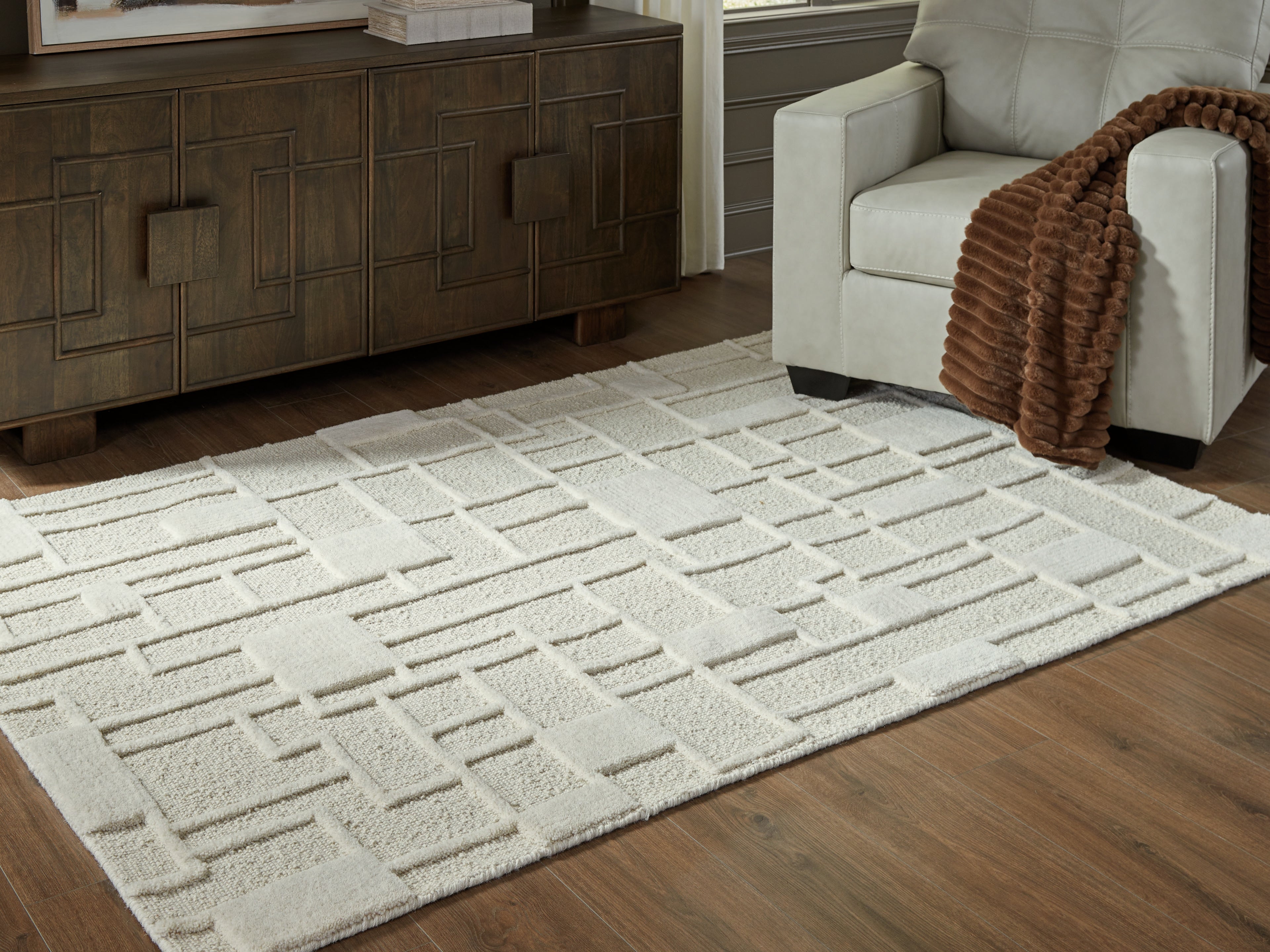 Orleans Furniture - Ashley Furniture - Empriss Rug - 5' x 7' Area Rug / Ivory - R407622