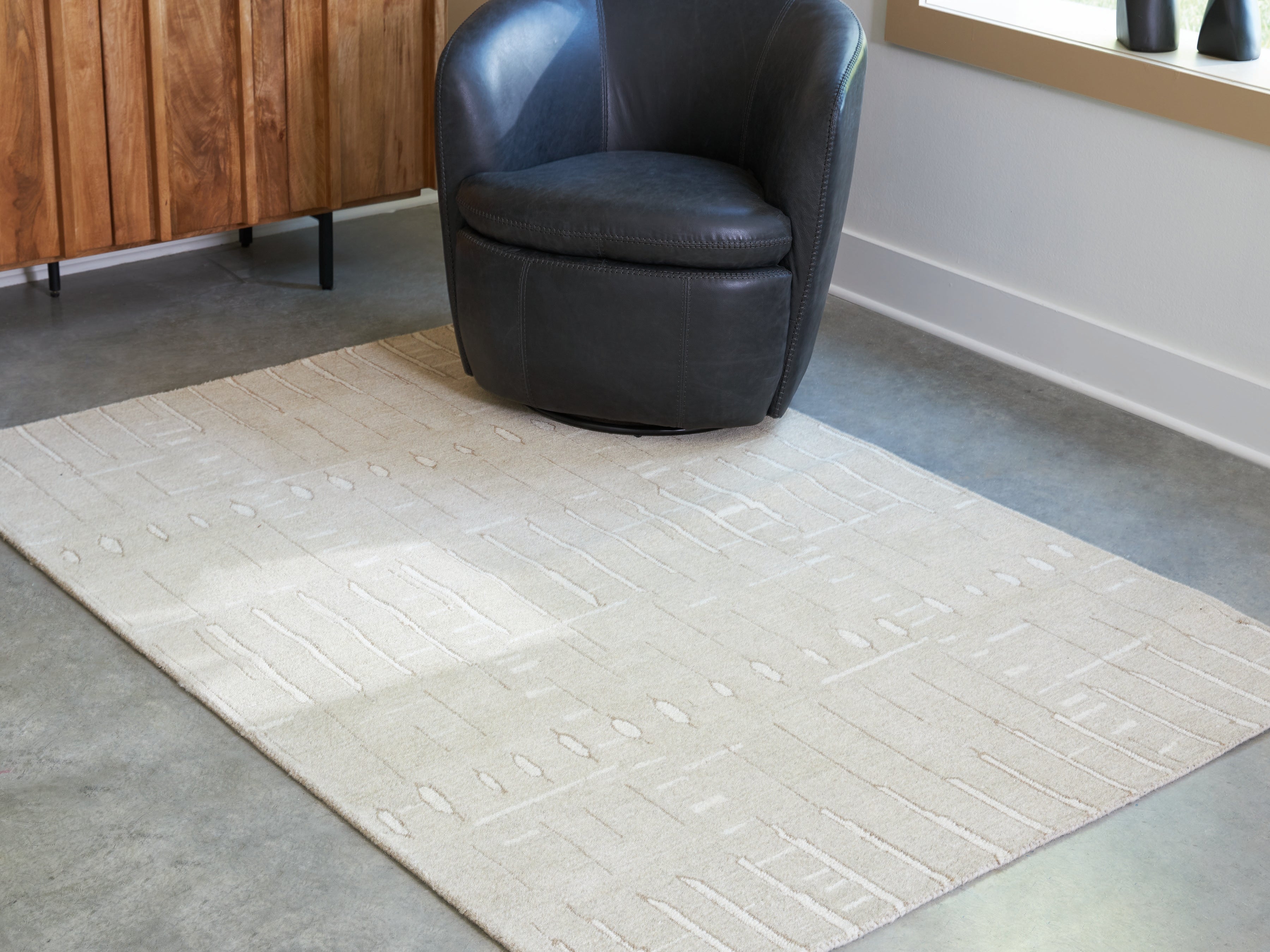 Orleans Furniture - Ashley Furniture - Wolbert Rug - 5' x 7' Area Rug / Tan/Ivory - R407662