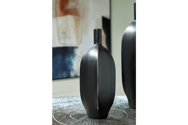 Load image into Gallery viewer, Rhaveney Vase
