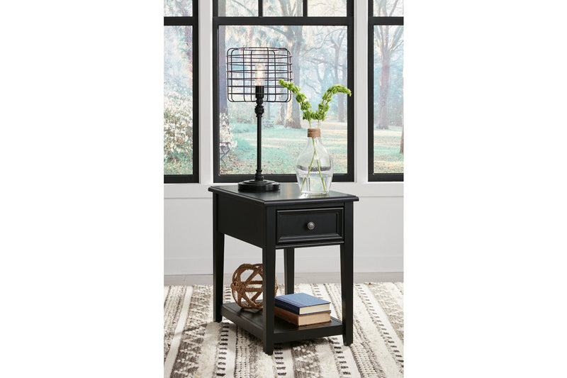 Load image into Gallery viewer, Beckincreek End Table
